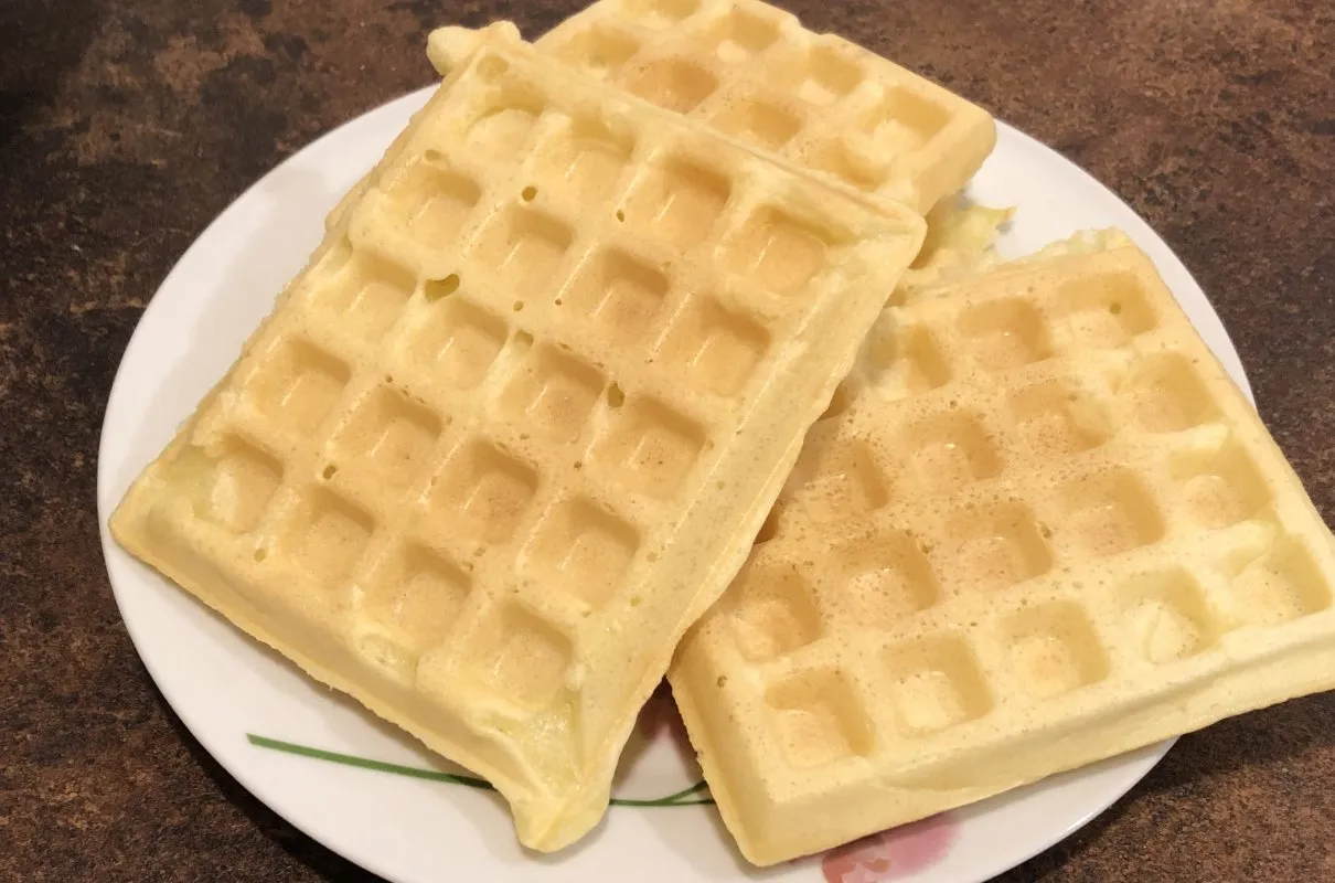 gofry chrupiące z wodą gazowaną