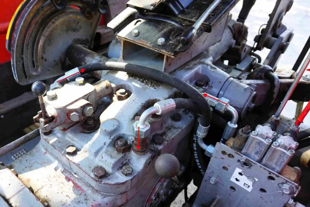 lokalizacja filtra hydrauliki Ursus MF 255 spód ciągnika