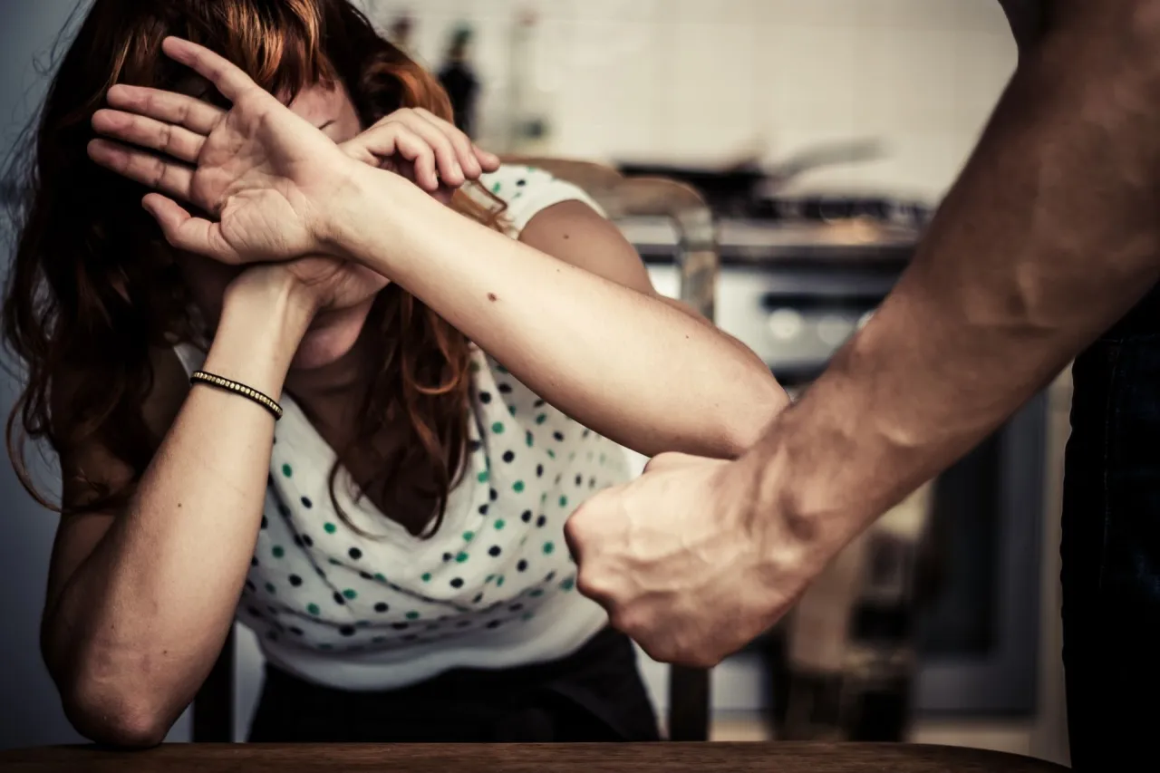 Syndrom sztokholmski w związkach przemoc domowa