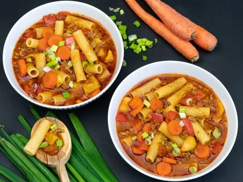 Bauerntopf mit Hackfleisch und Nudeln