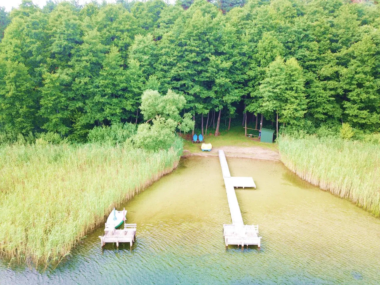 Leśny Dworek Korne widok z lotu ptaka jezioro las