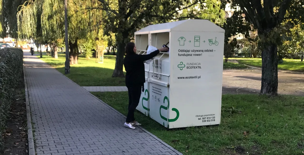 kontener na ubrania PCK Wt&oacute;rpol Szczecin