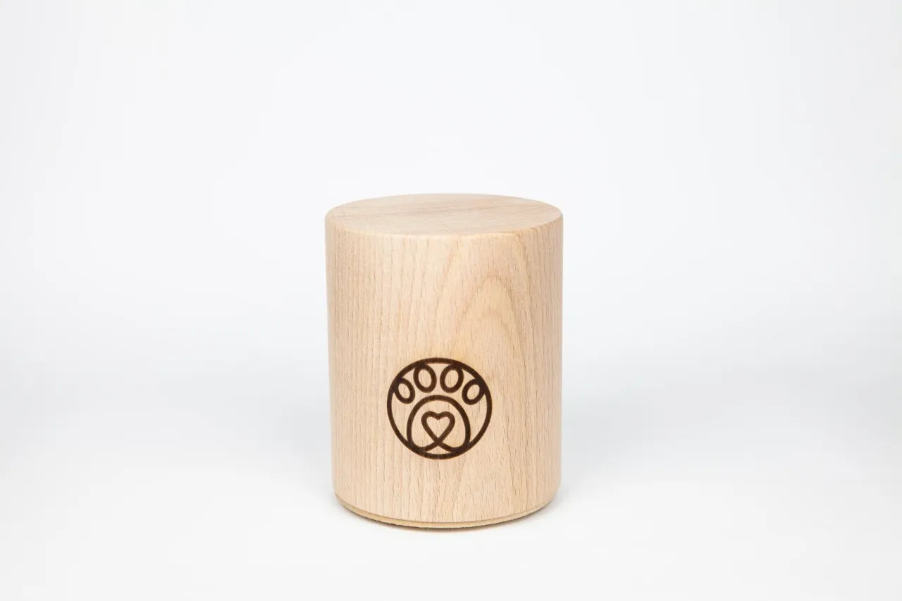 urna drewniana plastikowa do samolotu