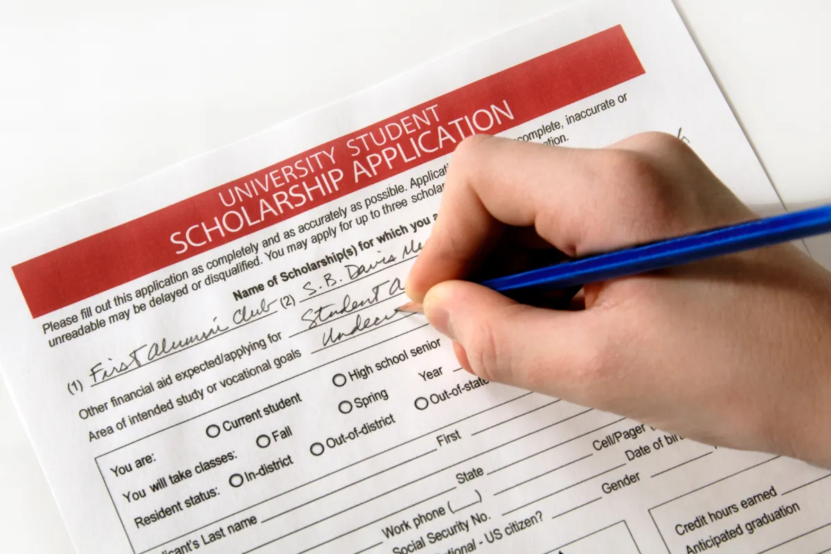 Uczeń piszący wniosek o stypendium