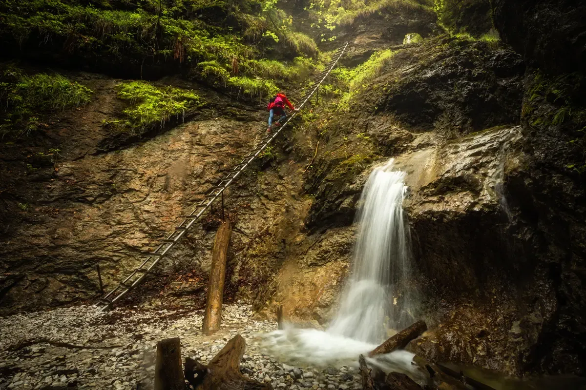 Słowacki Raj Such&aacute; Bel&aacute; drabinki wodospady