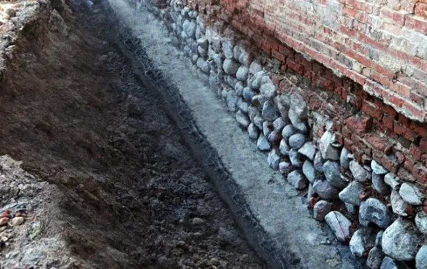 Zdjęcie Jak wzmocnić stare fundamenty z kamienia? Nowoczesne metody renowacji i stabilizacji starych konstrukcji