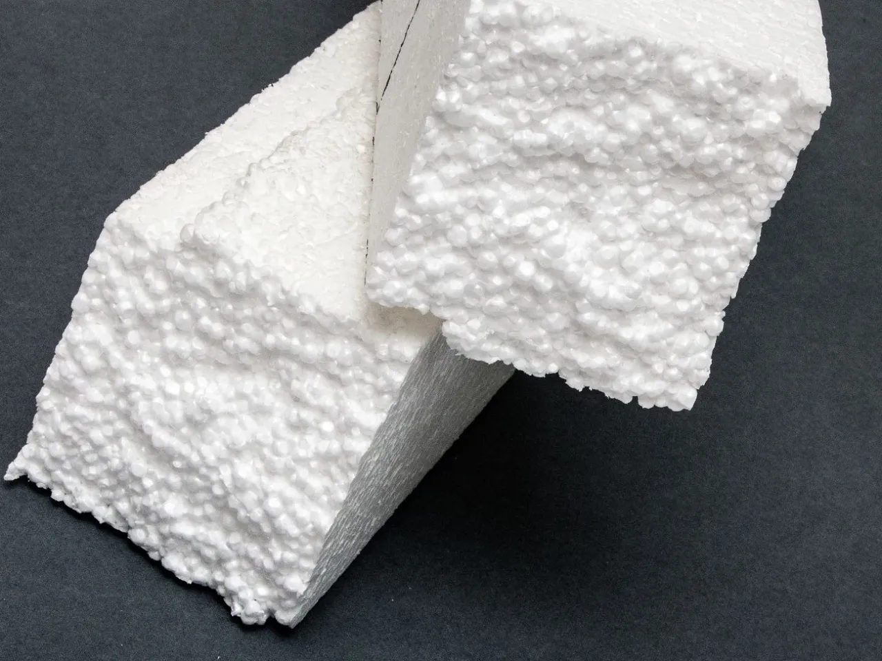 r&oacute;żnica styropian opakowaniowy a budowlany