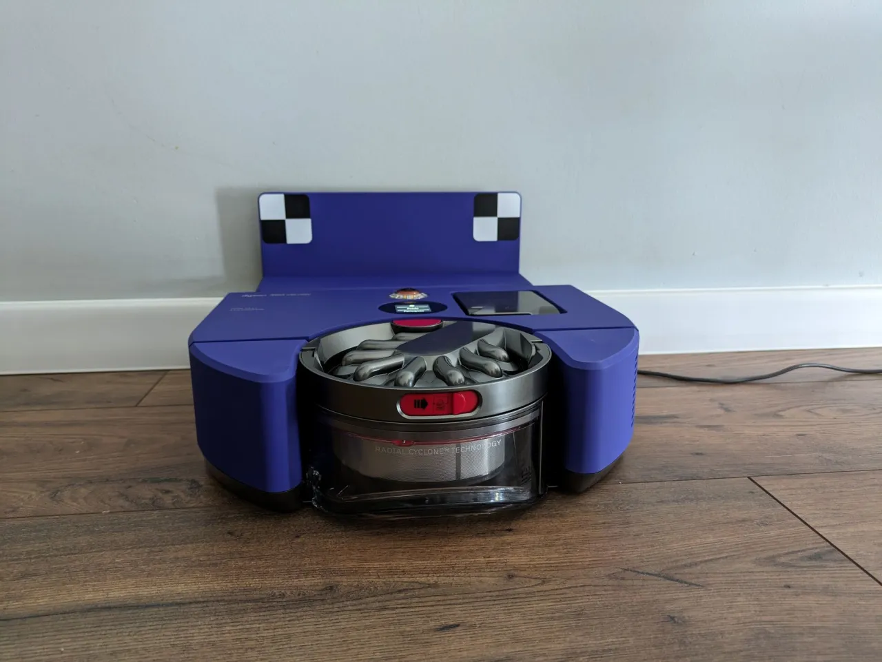 Dyson Vis Nav szczotka vs Roomba podw&oacute;jne szczotki