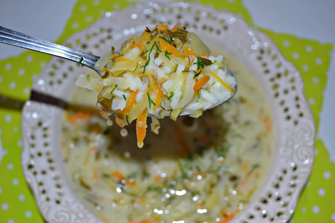 Zupa ogórkowa wegetariańska, zupa ogórkowa z ryżem