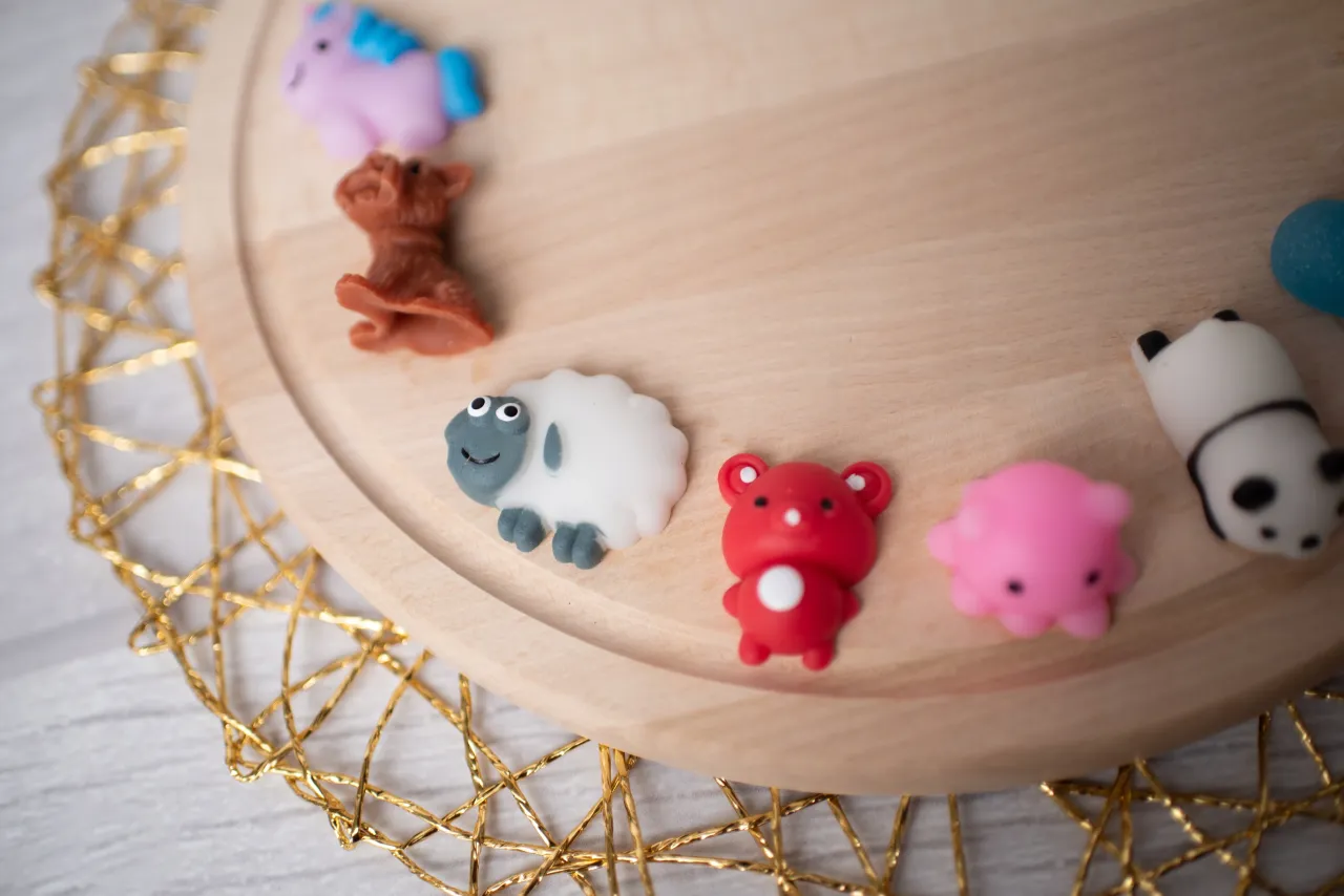 Urocze, gumowe zwierzątka: jednorożec, piesek, owieczka, miś, ośmiorniczka i panda. Idealne zabawki na święta dla dzieci.