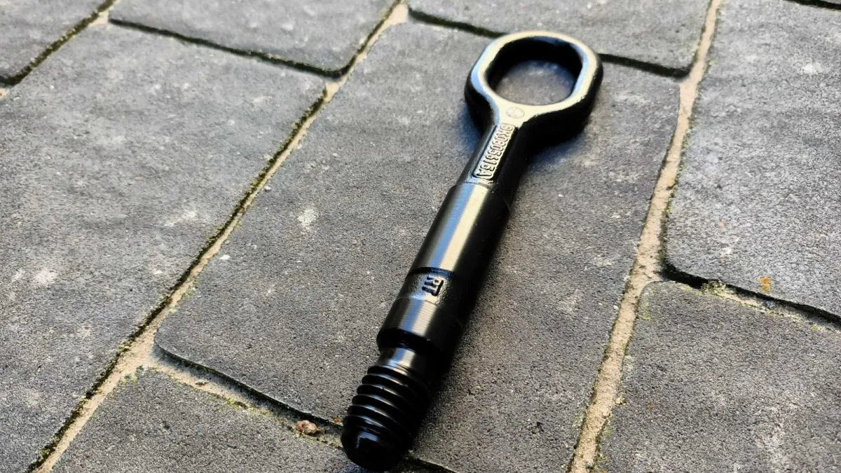 Ukryte ucho holownicze w samochodzie, zaślepka zderzaka