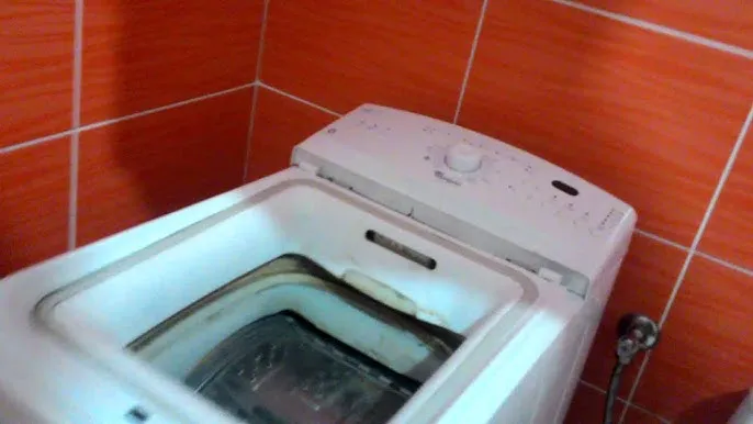 Zdjęcie Jak wyjąć bęben z pralki ładowanej od góry Whirlpool bez problemów