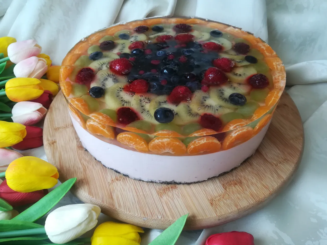 sernik na zimno z garnka z owocami