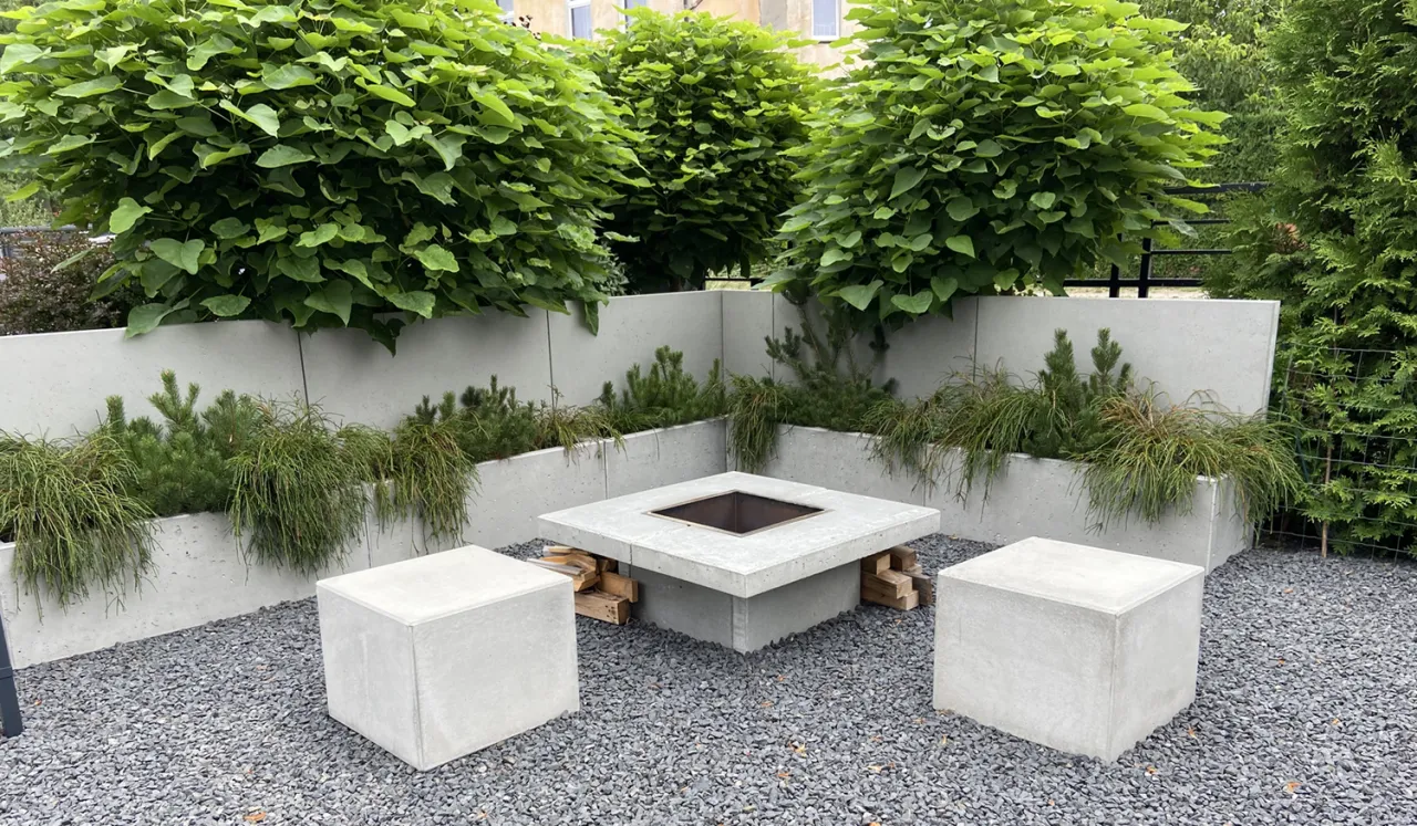 Nowoczesny taras betonowy z widokiem