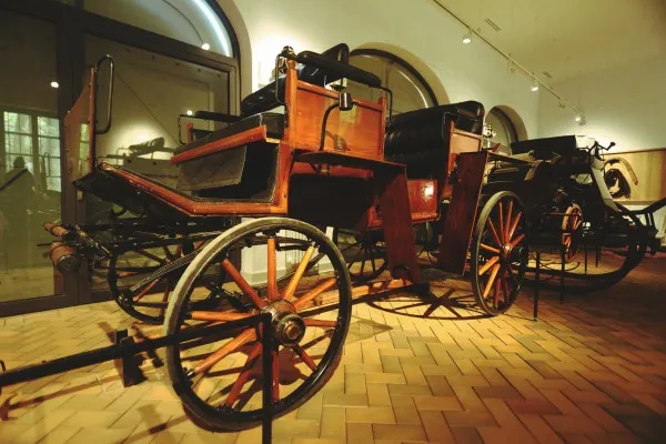 Muzeum Łowiectwa i Jeździectwa powozownia kolekcja pojazdów