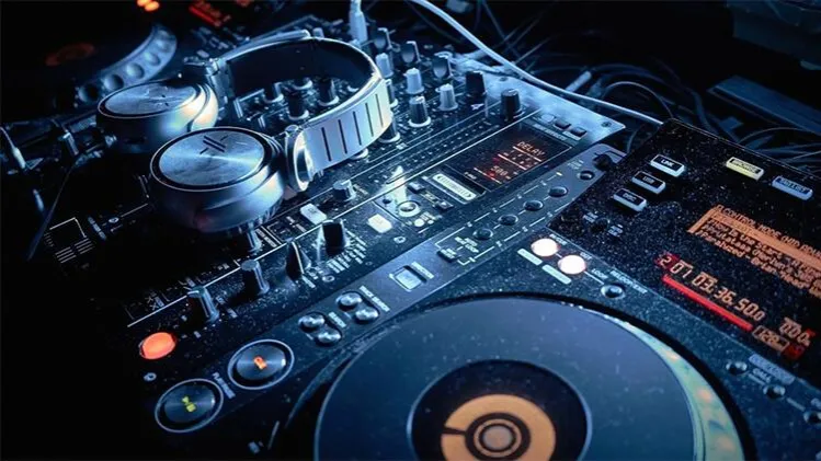 Zdjęcie Produkcja muzyki elektronicznej: jak uniknąć najczęstszych błędów