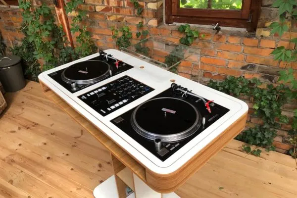 Zdjęcie Jak zrobić stół DJ: 10 kroków do idealnego stanowiska