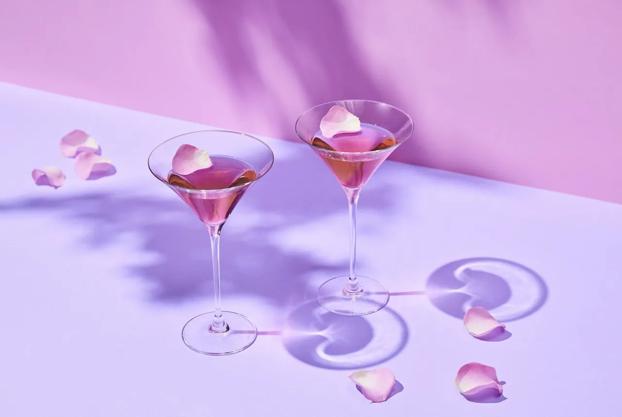 Zdjęcie Jak przygotować idealny martini rose drink – przepis i porady