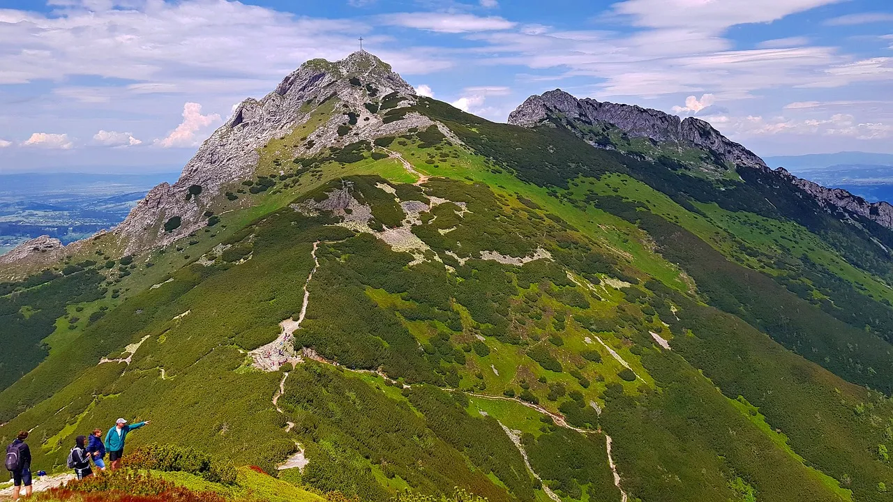 Zdjęcie Giewont czy jest bezpieczny? Kluczowe informacje dla turystów w górach