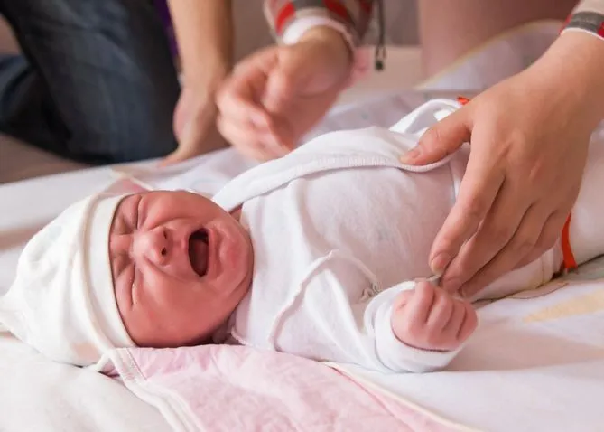 Zdjęcie Jak pomóc dziecku przy ząbkowaniu w nocy i zapewnić mu spokojny sen