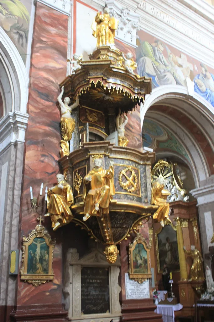 Zdjęcie Co to jest ambona w kościele i jej niezwykłe znaczenie w liturgii