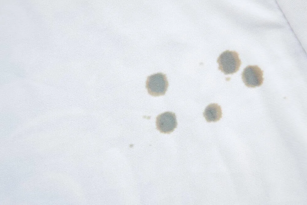 Zdjęcie Jak usunąć plamy oleju silnikowego z ubrań: 8 skutecznych metod