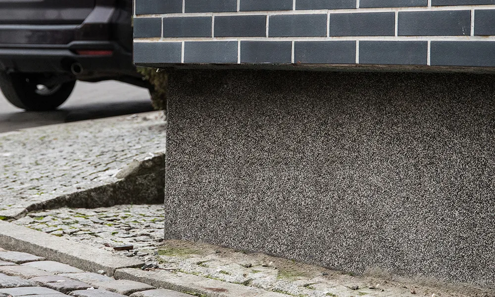 Zdjęcie Tynk mozaikowy 15 kg - sprawdzona wydajność i realne pokrycie w metrach