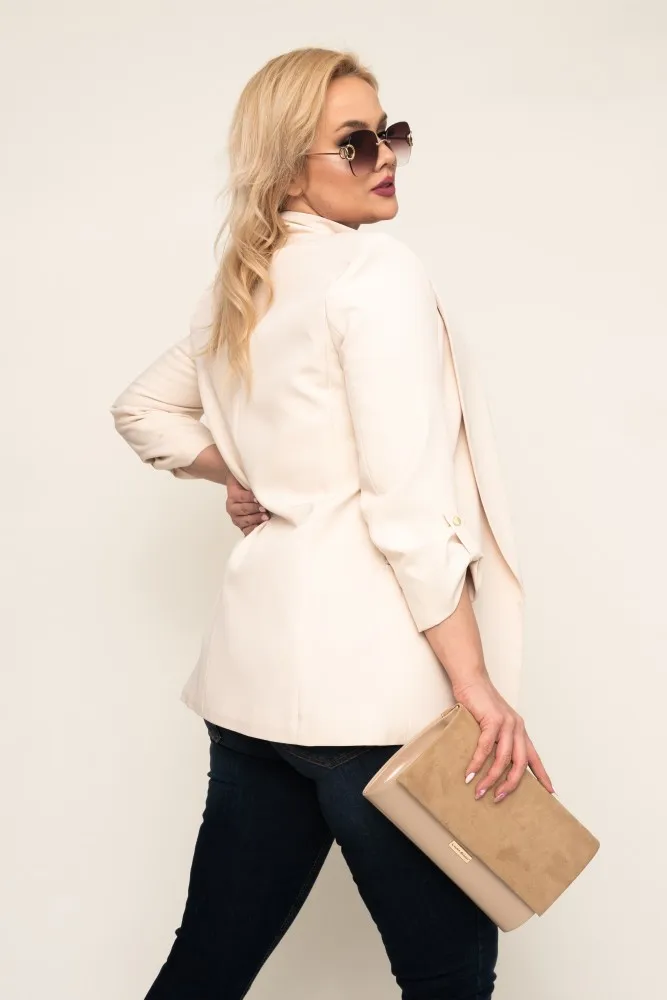 Zdjęcie Stylizacje z marynarką ecru: jak stworzyć modne i eleganckie zestawy