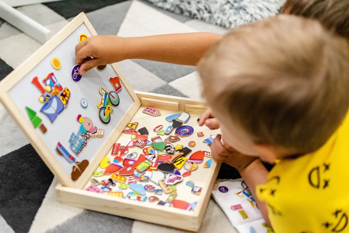 Zdjęcie Jakie zabawki edukacyjne dla niemowląt wspierają rozwój dziecka?