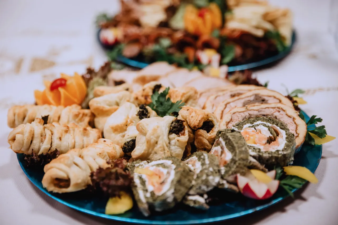 Zdjęcie Ile kosztuje catering na wigilię? Ceny, opcje i oszczędności