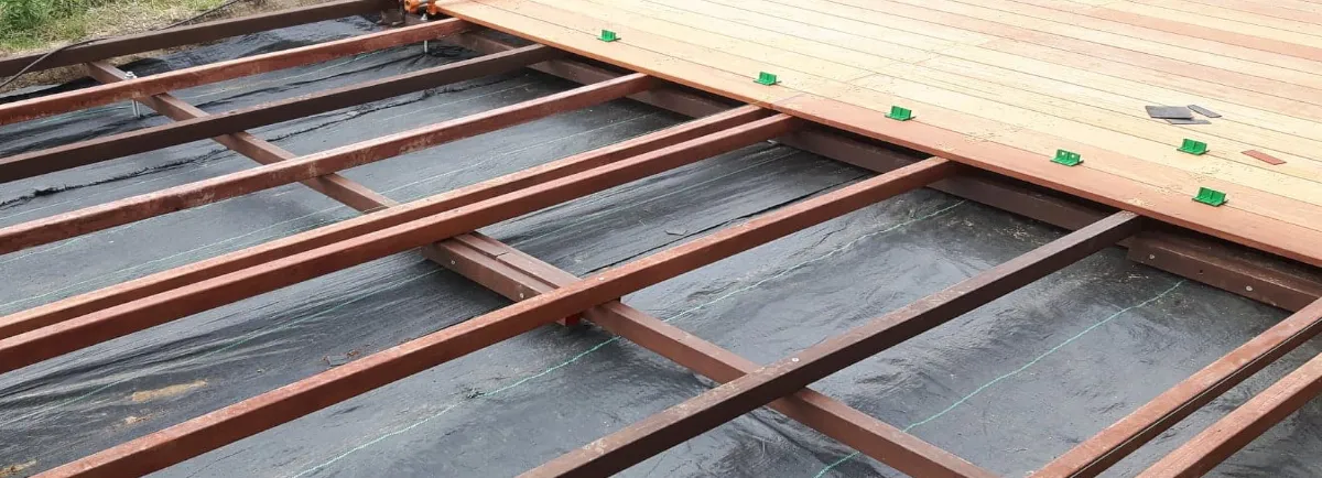 Zdjęcie Deska kompozytowa co ile legary? Oto kluczowe informacje o rozstawie