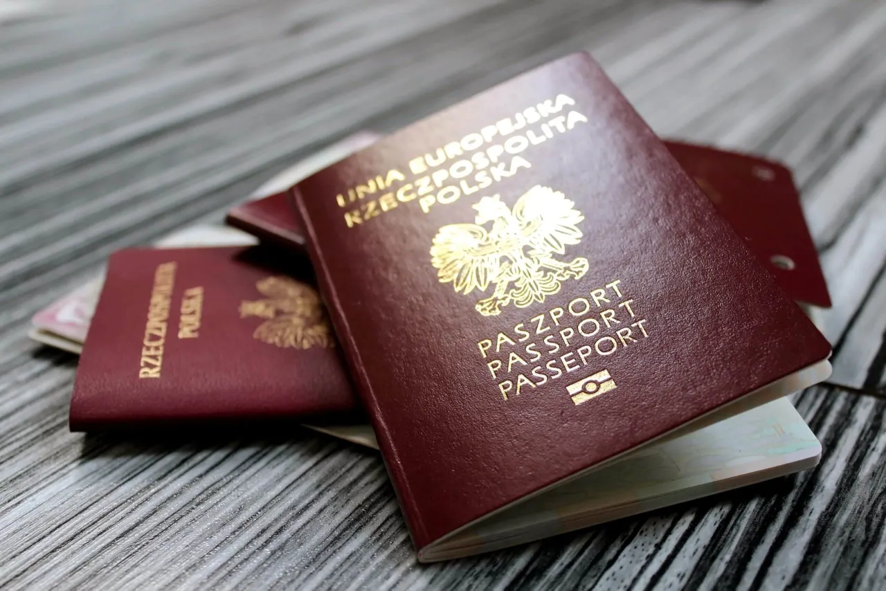 Zdjęcie Ile kosztuje wymiana paszportu po utracie ważności? Sprawdź opłaty i ulgi