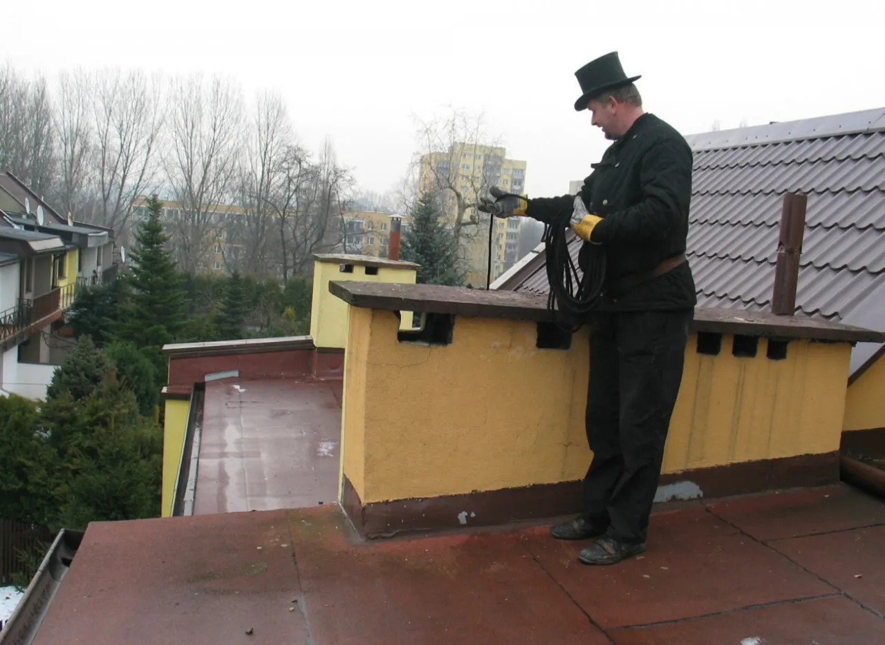 Zdjęcie Czy kominiarzowi trzeba płacić? Sprawdź koszty i konsekwencje