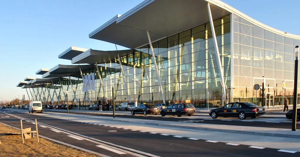 Zdjęcie Wrocław lotnisko gdzie? Odkryj najłatwiejsze trasy dojazdu