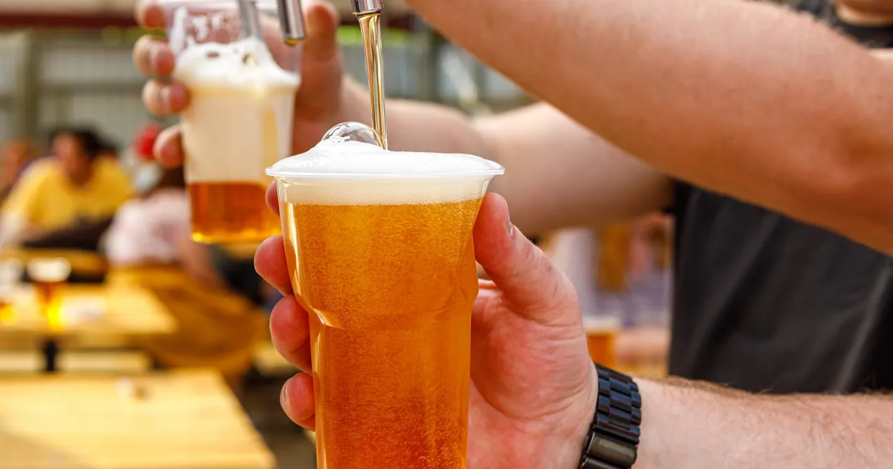 Zdjęcie Ile kcal ma piwo 0? Zaskakujące fakty o piwie bezalkoholowym