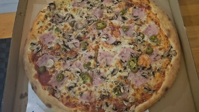 Zdjęcie Ile osób najedzie się pizzą 45 cm? Sprawdź, zanim zamówisz!