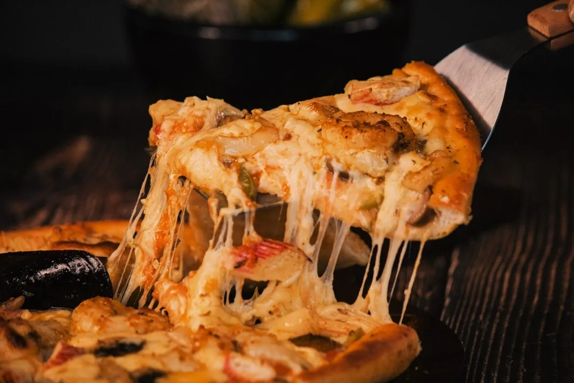 Zdjęcie Jakie sery do pizzy - wybierz najlepsze smaki dla idealnej pizzy