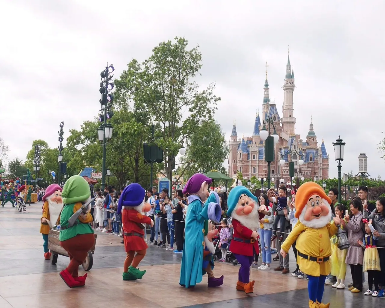 Zdjęcie Ile kosztuje wejście do Disneylandu? Ceny biletów i zniżki, które musisz znać