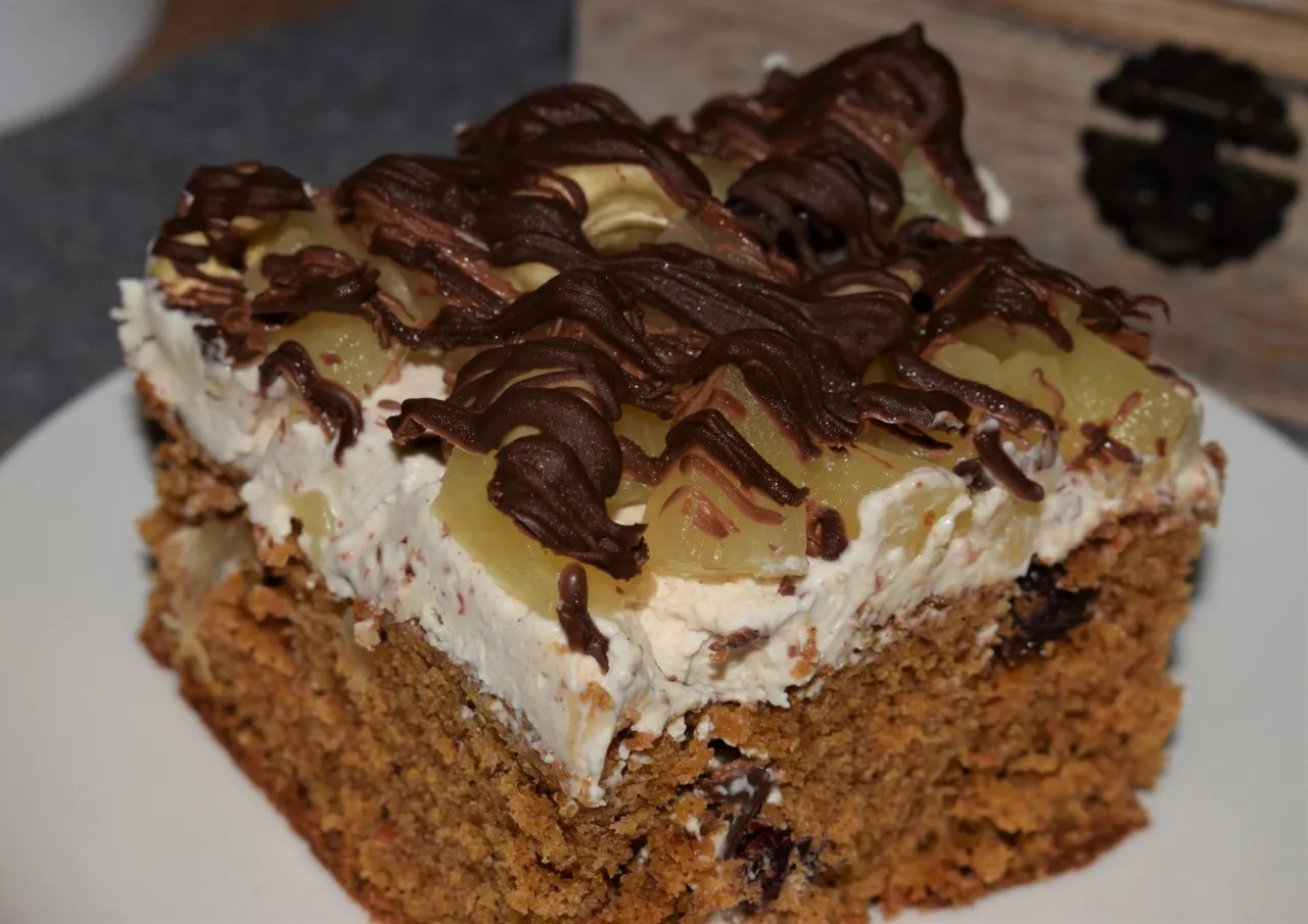 Zdjęcie Pyszny przepis na ciasto marchewkowe z ananasem, które zachwyca smakiem