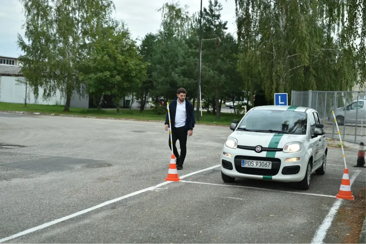 Zdjęcie Ile godzin praktyki na prawo jazdy? Sprawdź wymagania dla kategorii