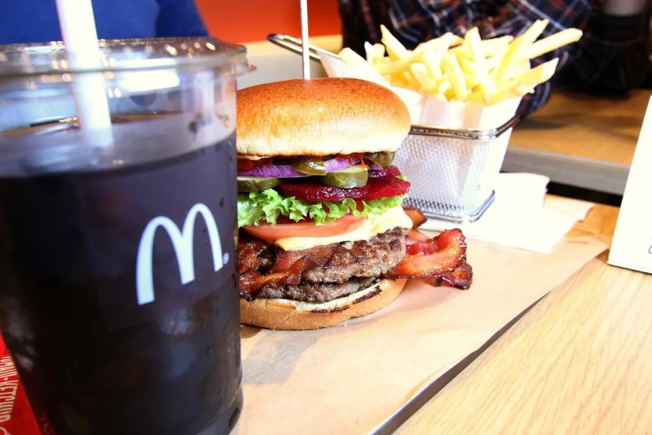 Zdjęcie Ile kosztują zakręcone frytki? Sprawdź ceny w McDonald's i nie tylko