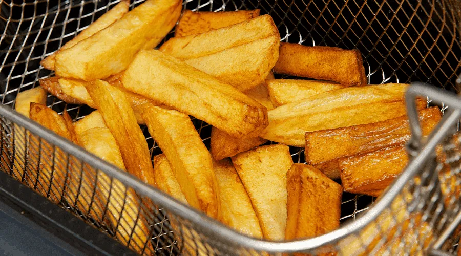 Zdjęcie Ile smażyć frytki we frytkownicy, aby były idealnie chrupiące?