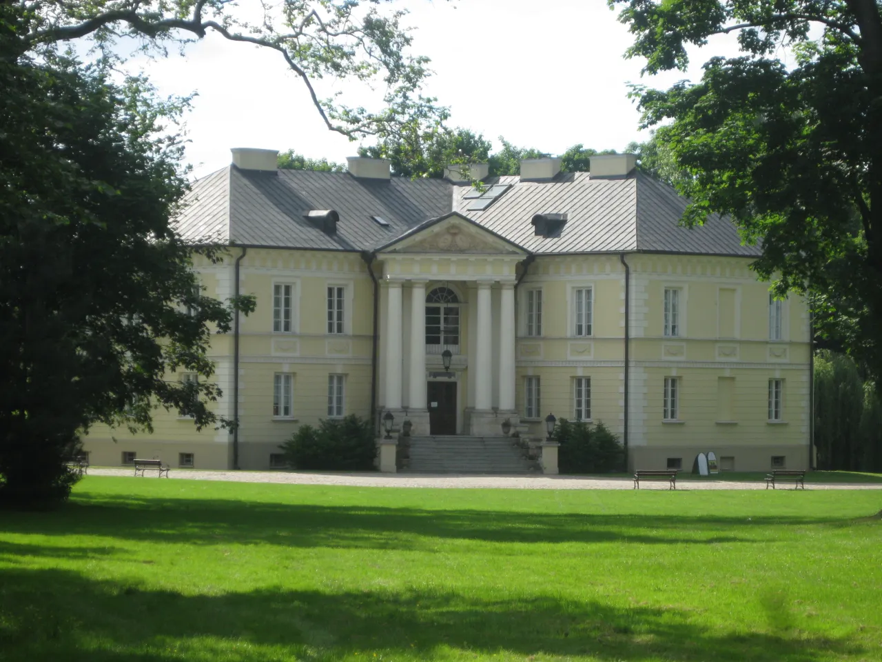 Zdjęcie Pałac w Dobrzycy: największa atrakcja turystyczna regionu na weekend
