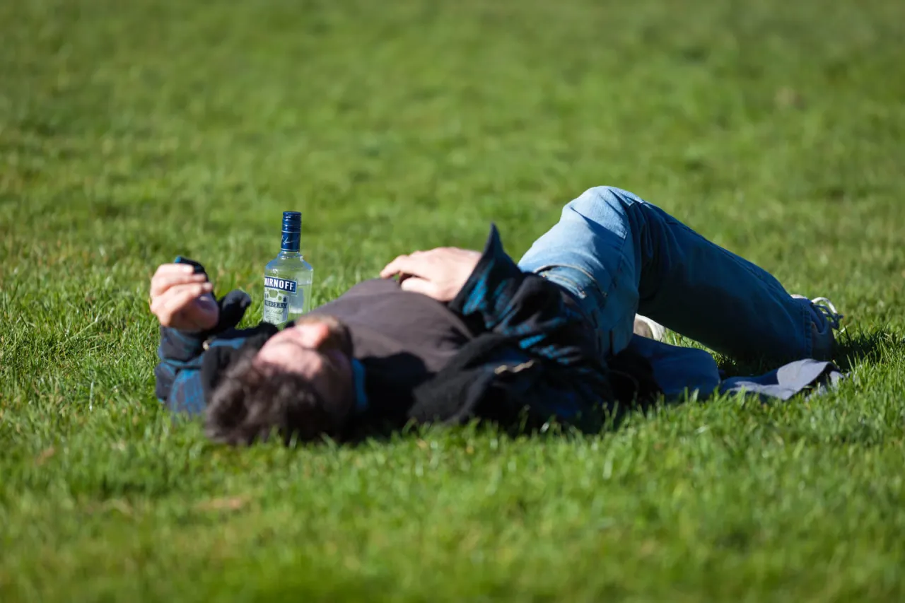 Zdjęcie Picie alkoholu przy padaczce: co musisz wiedzieć o zagrożeniach zdrowia