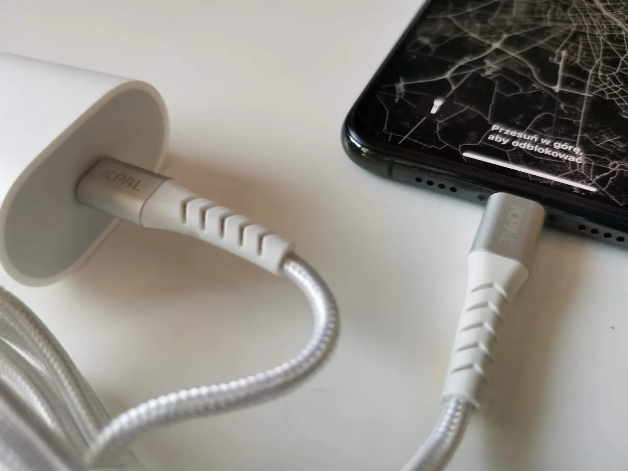 Zdjęcie Jaki kabel do iPhone 11? Wybierz najlepszy kabel do ładowania i danych