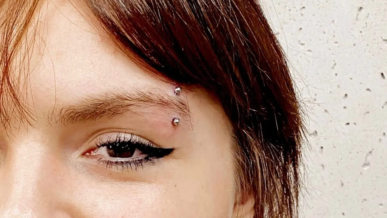 Zdjęcie Ile kosztuje piercing brwi? Ceny, które mogą cię zaskoczyć