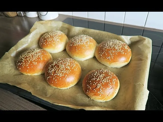 Zdjęcie Jak kreatywnie wykorzystać bułki do hamburgerów w różnych potrawach