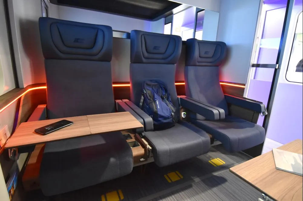 wnętrze pociągu Intercity og&oacute;lny widok