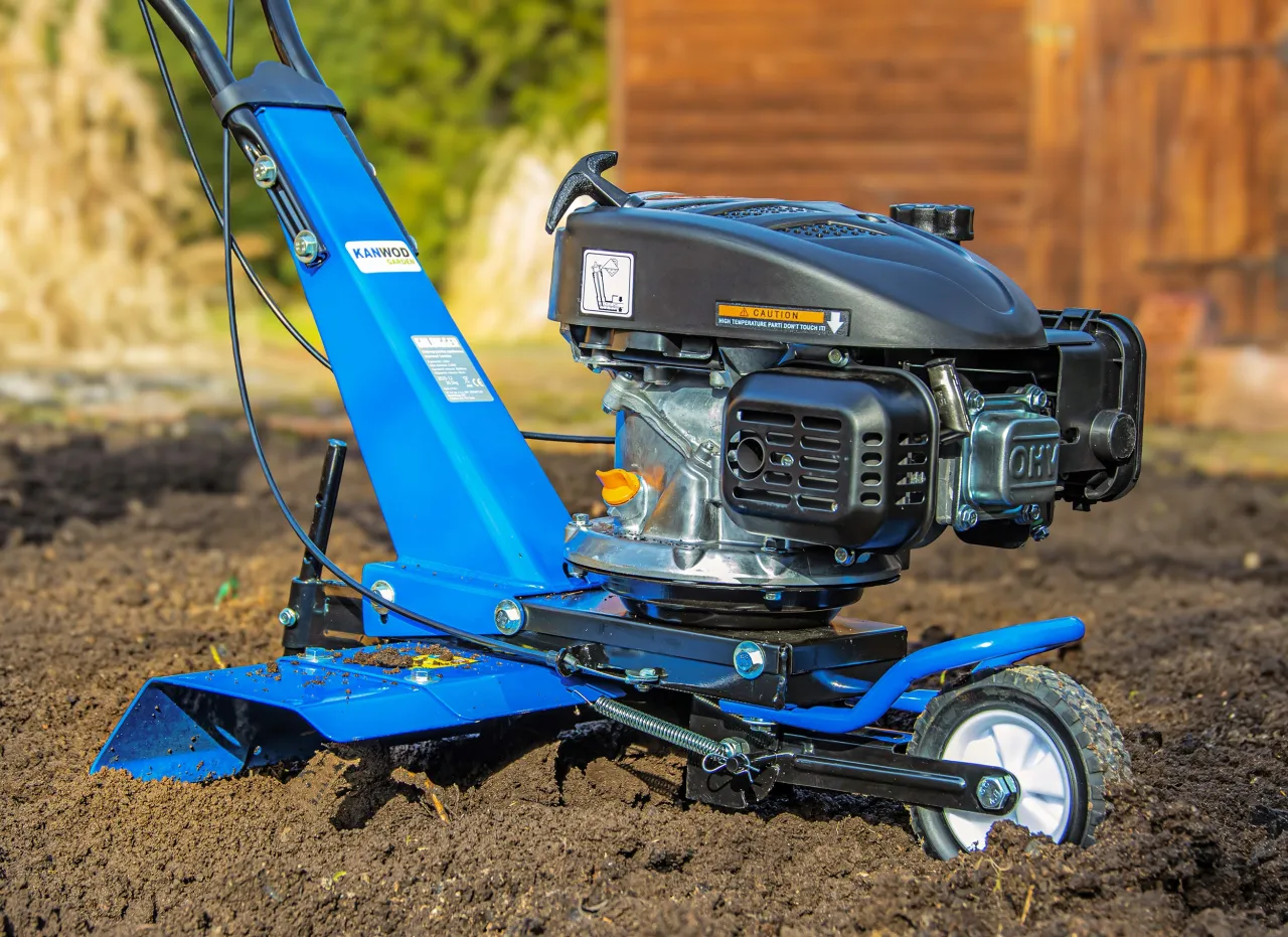 glebogryzarka elektryczna vs spalinowa vs akumulatorowa por&oacute;wnanie