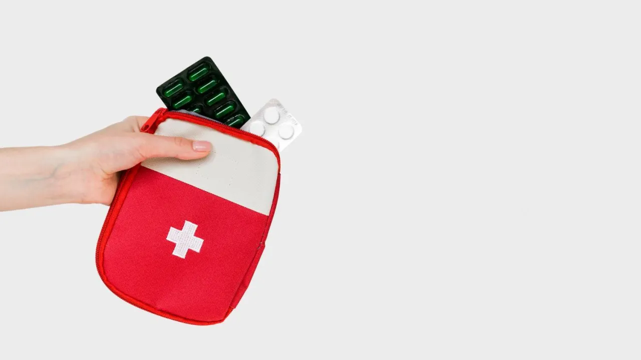 apteczka podr&oacute;żna z dzieckiem